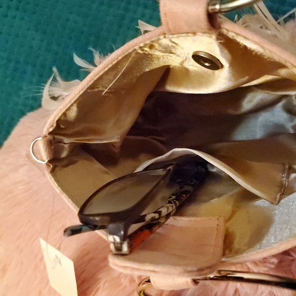 Simply nothing nothing's simple about this clutch - Picture 6 of 8